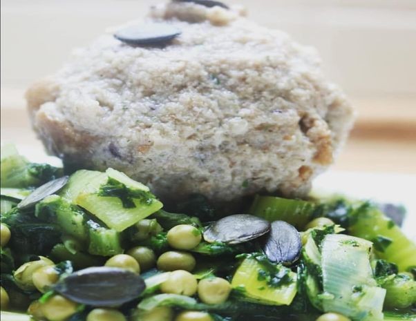 Semmelknödel auf Gemüse