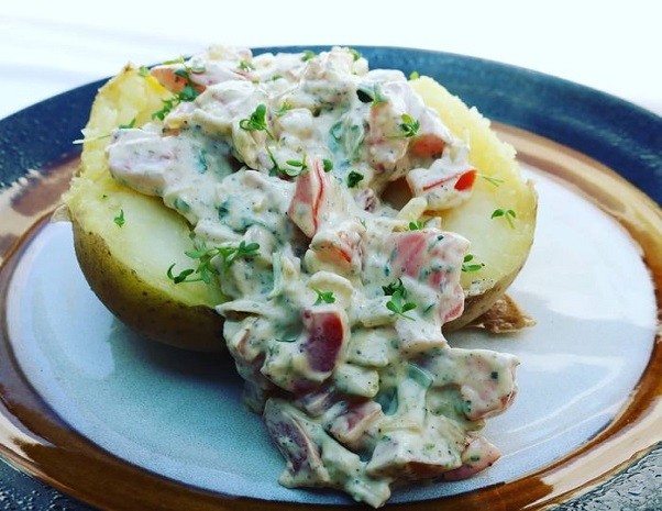 Pellkartoffeln mit Tomaten Kräuter Sauce