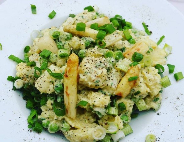 Kartoffel Spargel Salat mit Erbsen