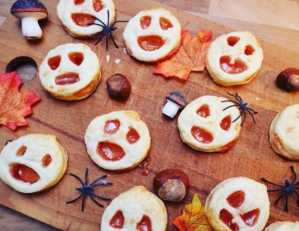 Halloween Blätterteig Kürbisse