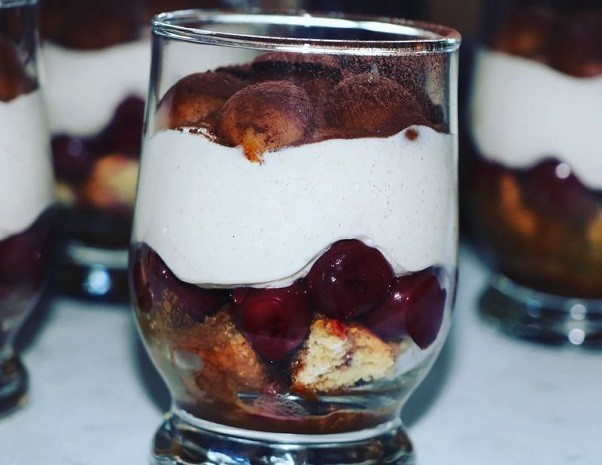 Kirsch Tiramisu mit Marzipankartoffeln