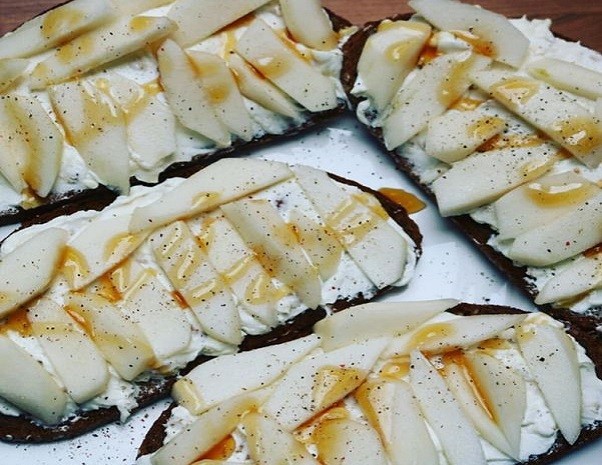 Camembert Birnen Brot