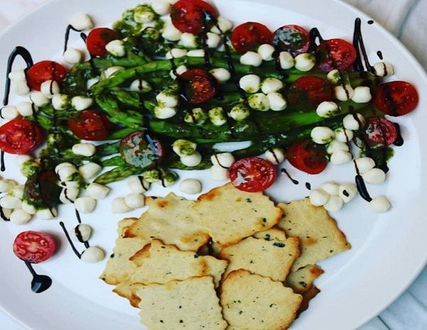 Spargel Caprese